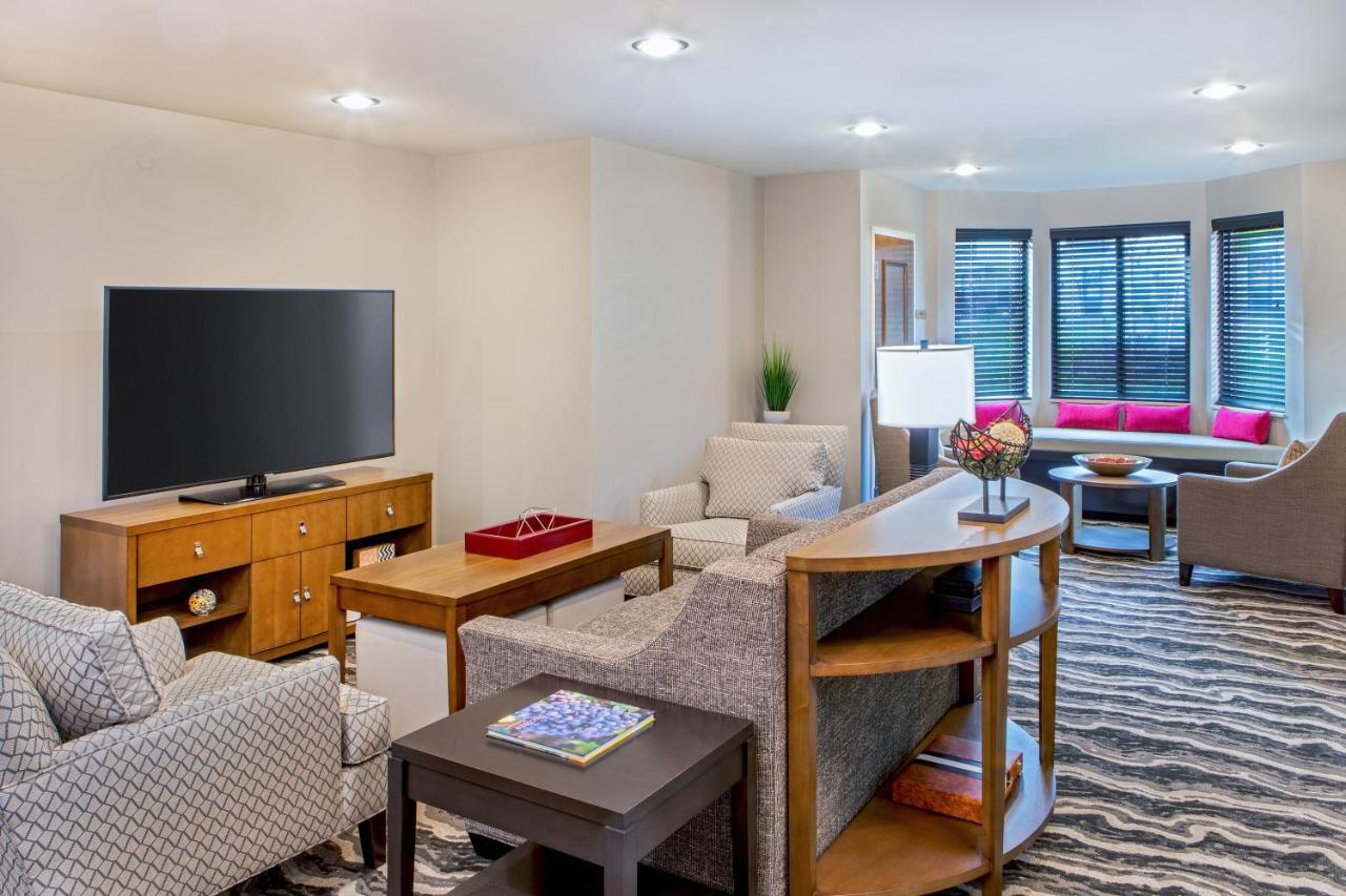 Staybridge Suites Charlottesville Airport By Ihg Exterior photo